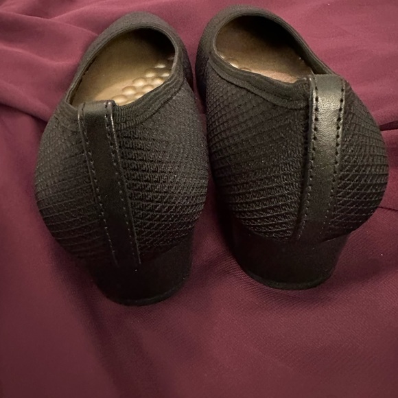 Walking Cradles “Hannah” Knit Low-Heeled Pumps. Size 9. - Picture 6 of 6